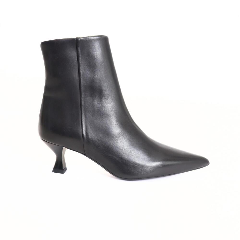 NEW PAVEMENT women's wilma heeled booties in black